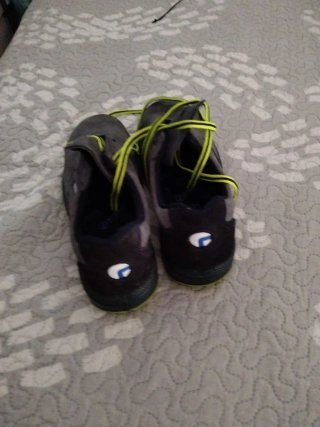 Zapatos de seguridad grises con cordones