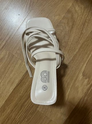 Sandalias de tacón blancas fiesta/graduación.