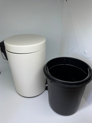 Piccolo cestino IKEA con pedale, bianco, poco usato