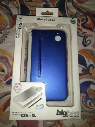 NUEVO. Custodia in metallo blu DSi XL BigBen