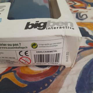 NUEVO. Custodia in metallo blu DSi XL BigBen