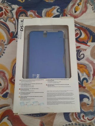 NUEVO. Custodia in metallo blu DSi XL BigBen