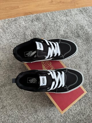 Zapatillas Vans Negras y Blancas