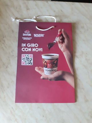 Gadget cioccolato Novi sponsor Giro d'Italia 2026