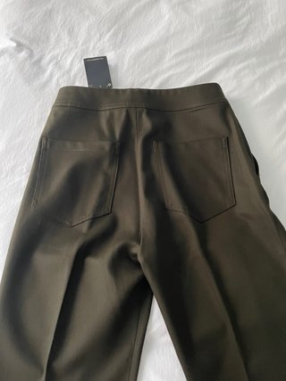 Pantalones verde oliva nuevo con etiqueta