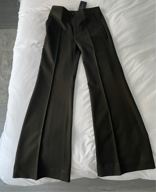 Pantalones verde oliva nuevo con etiqueta