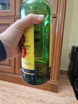 Mobile Bar in Legno con Bottiglie e Bicchieri