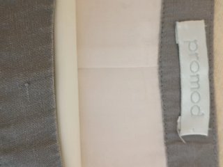 Vestido de verano gris y blanco