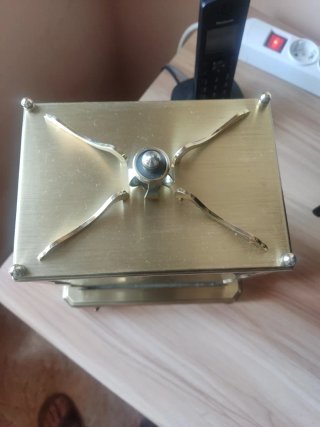 Reloj Schatz 1000 días dorado.