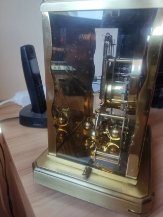 Reloj Schatz 1000 días dorado.