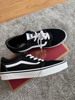 Zapatillas Vans Negras y Blancas