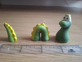 Figuras de cerámica de monstruo de lago