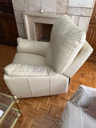 Sillón de piel eléctrico beige marca losbu
