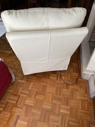 Sillón de piel eléctrico beige marca losbu