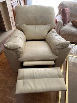 Sillón de piel eléctrico beige marca losbu