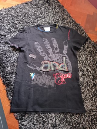 Camiseta Desigual Negra Estampada