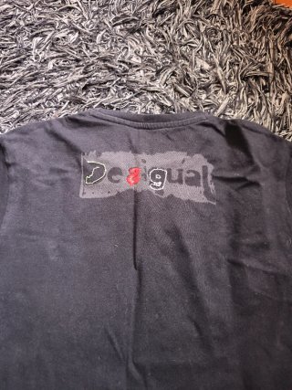 Camiseta Desigual Negra Estampada