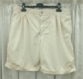 BERMUDAS DE HOMBRE COLOR BEIGE. TALLA 50.