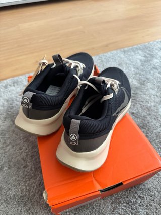 Zapatillas Nike Trail Running Beige y Negras