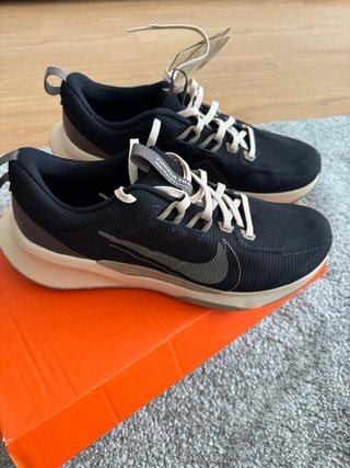 Zapatillas Nike Trail Running Beige y Negras