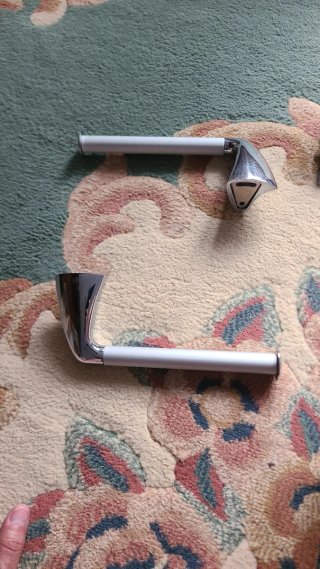 Juego de baño: toallero, portarrollos y portavaso