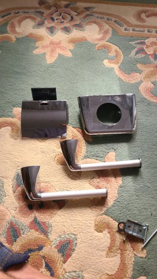 Juego de baño: toallero, portarrollos y portavaso