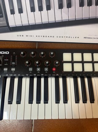 Controlador MIDI M-Audio Oxygen 25