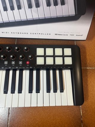 Controlador MIDI M-Audio Oxygen 25