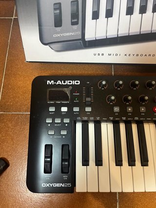 Controlador MIDI M-Audio Oxygen 25