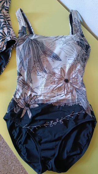 Lote 3 bañadores T/M a 10€ los tres separados a 5€