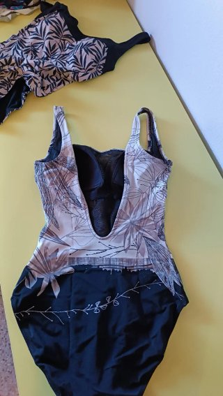 Lote 3 bañadores T/M a 10€ los tres separados a 5€