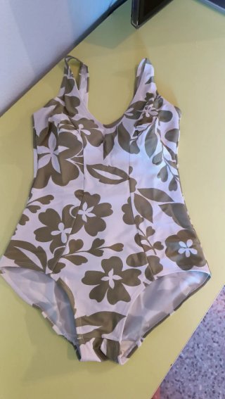 Lote 3 bañadores T/M a 10€ los tres separados a 5€