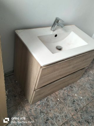 Mueble de baño con lavabo y grifo Grohe