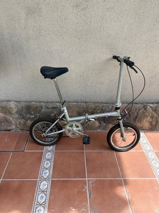 Bicicleta plegable plateada