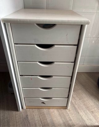 Tocador con taburete y luces