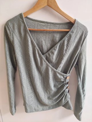 Blusa verde salvia manga larga.Sin estrenar