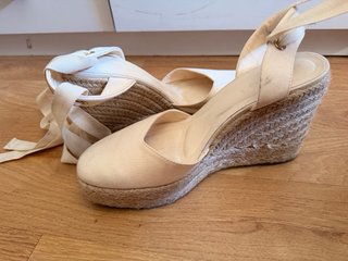 Cuñas Stradivarius Beige/Blanco