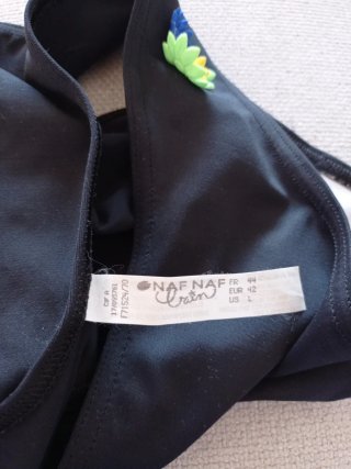 Bikini negro con detalles multicolor