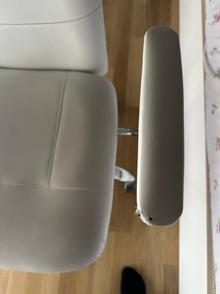 Silla de oficina piel sintética.