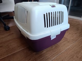 Transportín para mascotas morado y blanco