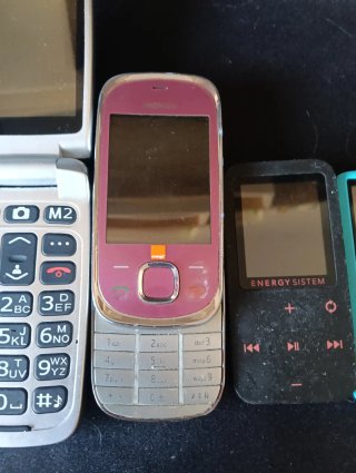 Conjunto de móviles y mp3