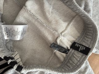Pantalón chándal Adidas gris