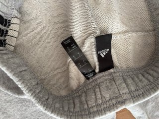 Pantalón chándal Adidas gris