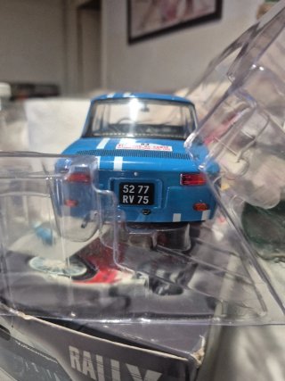 Maqueta Renault 8 Ragnot 1/18
