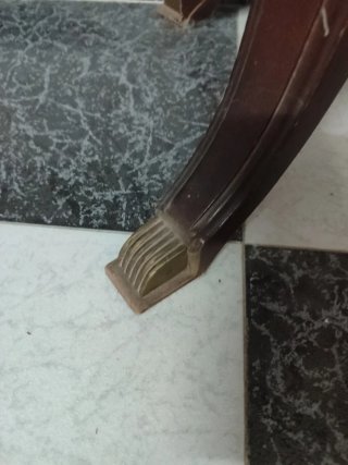 Mesa de madera maciza estilo clásico