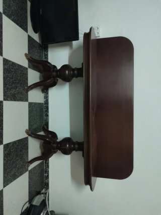 Mesa de madera maciza estilo clásico