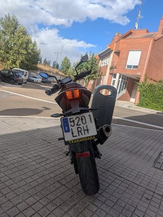 KTM 390 Duke Negra, Naranja y Blanca