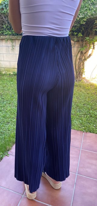 Pantalón azul plisado