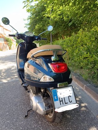 Vespa LX 125 ie 2012. 9400 km