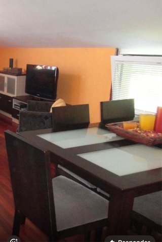 Mesa de comedor con 4 sillas